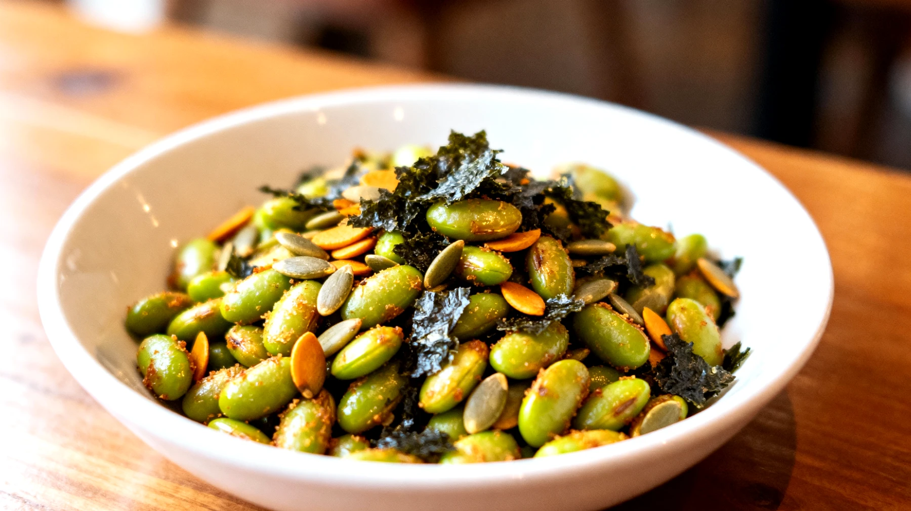 Edamame tostati con semi di zucca e alga nori sbriciolata"