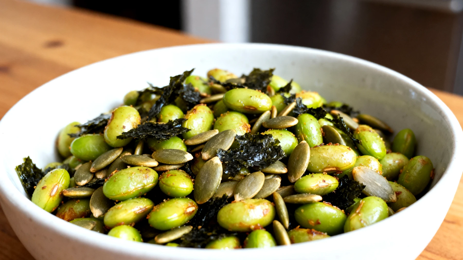 Edamame tostati con semi di zucca e nori"