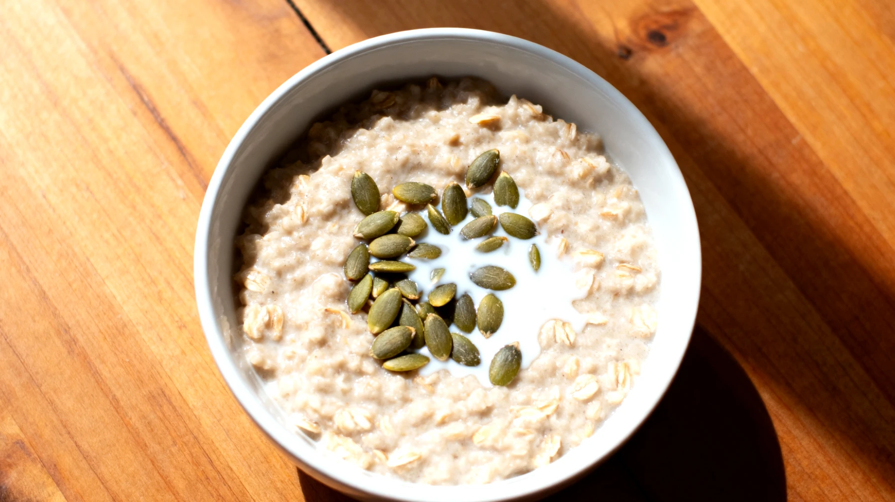Porridge di avena con semi di zucca e kefir"